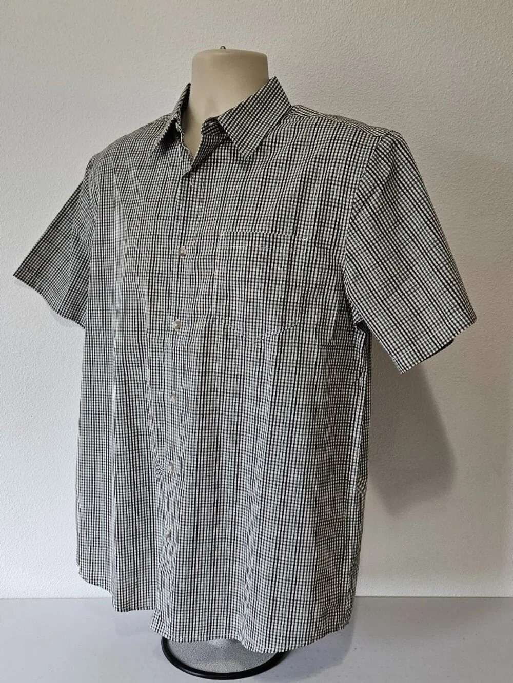 Gibson Trading Company Short Sleeve Button Down Shirt | Size Medium to Large